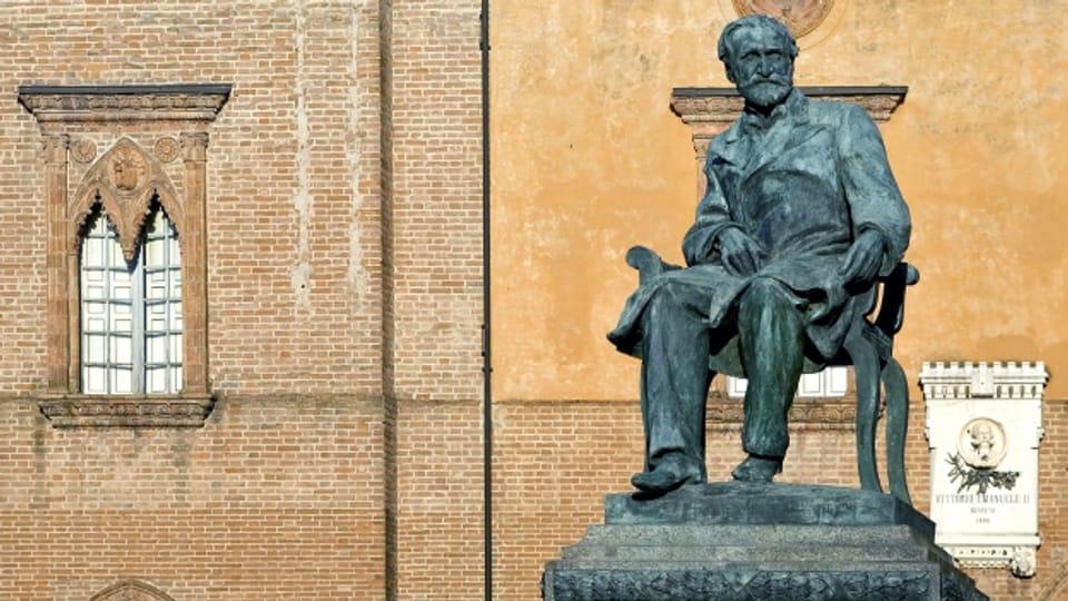 Denkmal des Komponisten Giuseppe Verdi in Busseto.