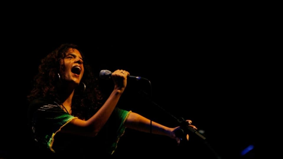 Die brasilianische Sängerin CEU bei einem Auftritt in Rio de Janeirp