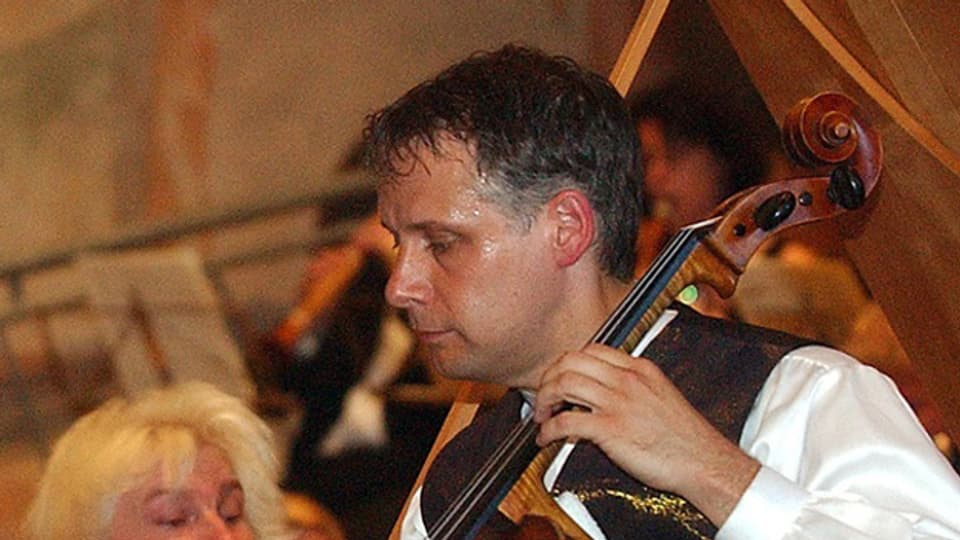 Der Cellist Pieter Wispelwey 2003 am «Menuhin Festival», Gstaad.