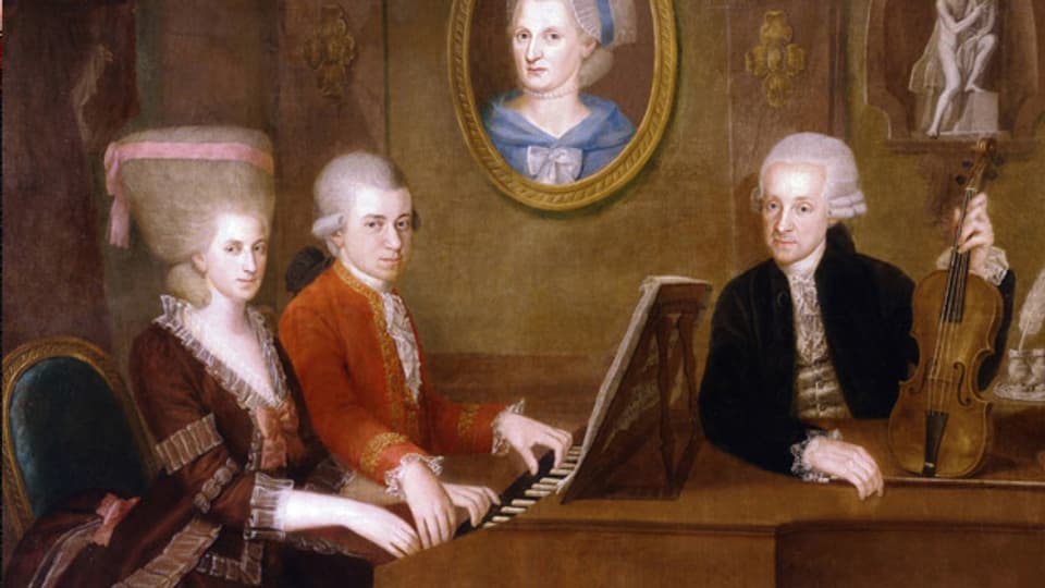 Mozart mit Schwester Maria Anna und Vater Leopold, an der Wand ein Portrait der verstorbenen Mutter, Anna Maria. Gemälde von Johann Nepomuk della Croce um 1780.