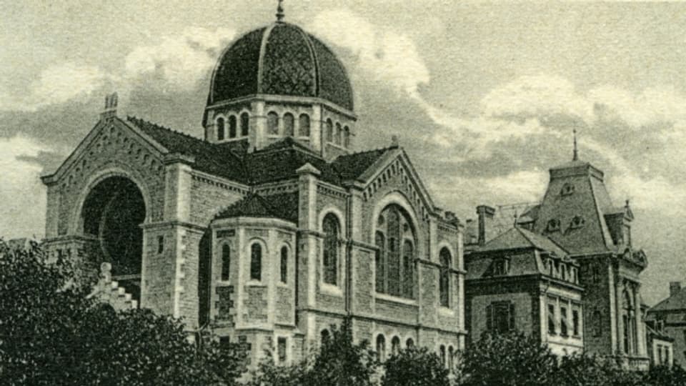Die Synagoge von La Chaux-de-Fonds um 1900 auf einer Postkarte.