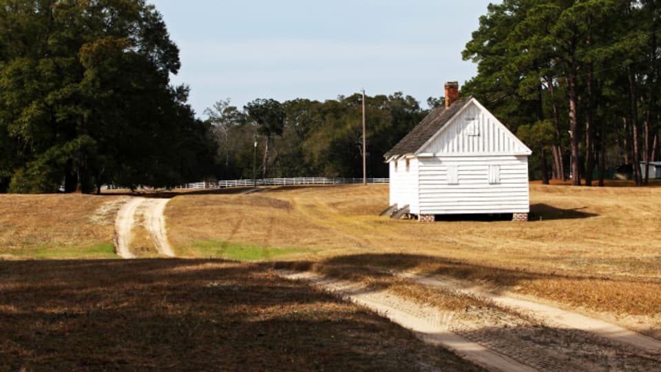 Auf der Friendfield Plantation in Georgetown erinnern Häuser in denen die Sklaven wohnten an ein dunkles Kapitel der Amerikanischen Geschichte.