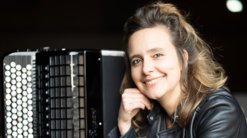 Viviane Chassot lässt zu Andreas Neesers Gedichten musikalische Klangwelten entstehen.