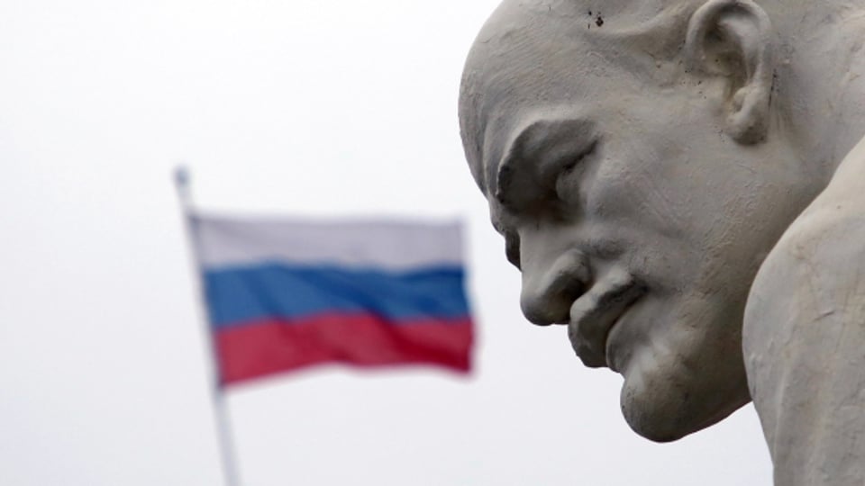 Eien Statue von Vladimir Ilyich Ulyanov, besser bekannt als Vladimir Lenin, in der Stadt Vidnoye.