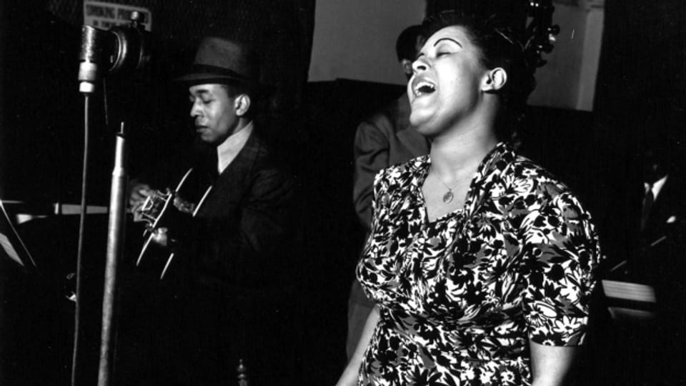 Die Jazzsängerin Billie Holiday singt «Strange Fruit» während einer Aufnahmesession im April 1939.