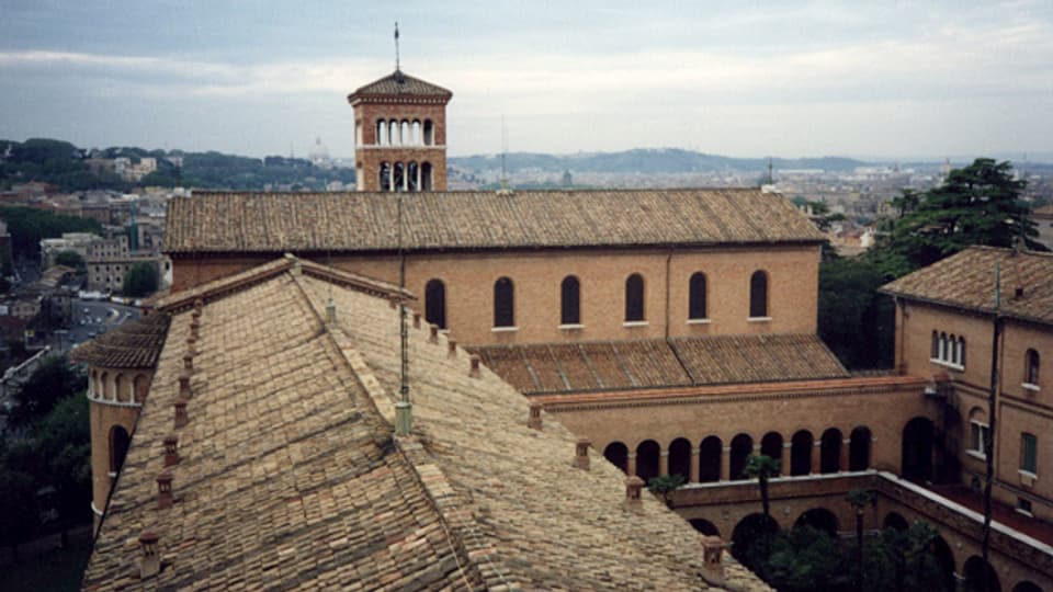 Ateneo Sant’Anselmo in Rom: Blick auf Kirche und Kreuzgang