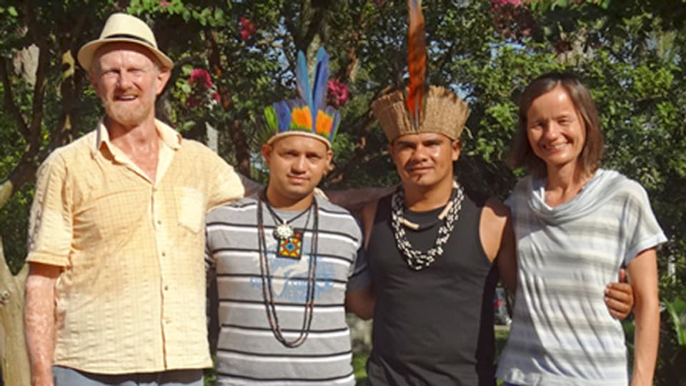 Pfarrer Hans Alfred Trein (ganz links) macht sich für die Rechte der indigenen Amazonasvölker stark.