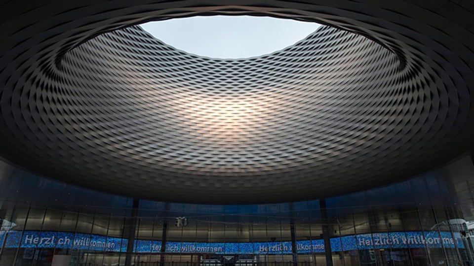 Der neue Hallenkomplex der Messe Basel von den Architekten Herzog und de Meuron.