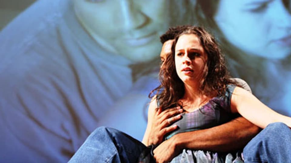 Christiane Jatahy hat die Handlung von Strindbergs Stück «Fräulein Julie» in ein brasilianisches Gutshaus versetzt.