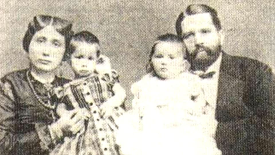 Prinzessin Salme von Oman und Sansibar mit Mann und Töchtern.