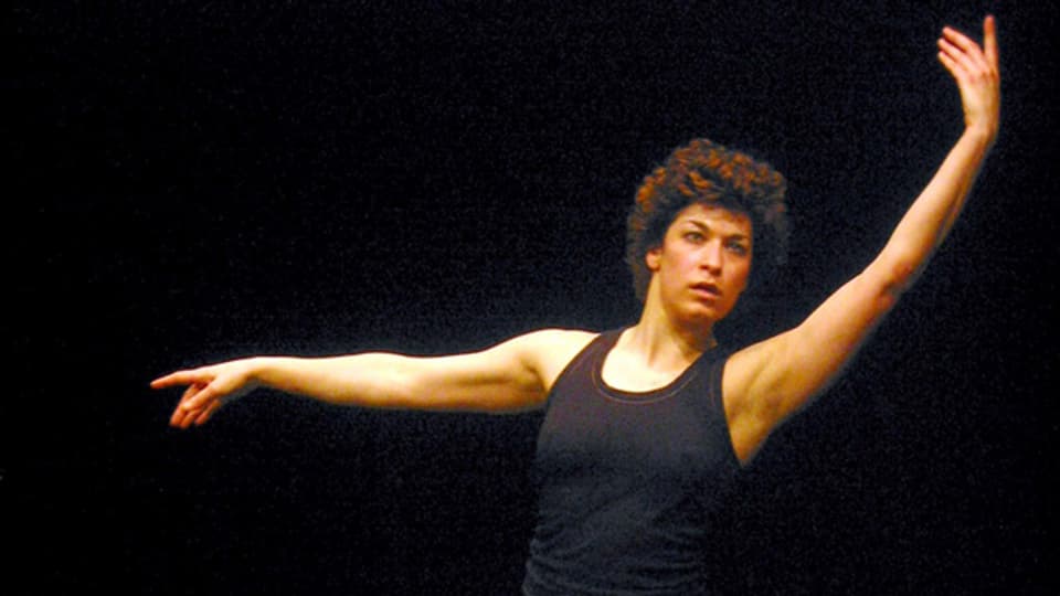 Alexandra Bachzetsis bei der Aufführung «Showing» 2003 in Zürich.
