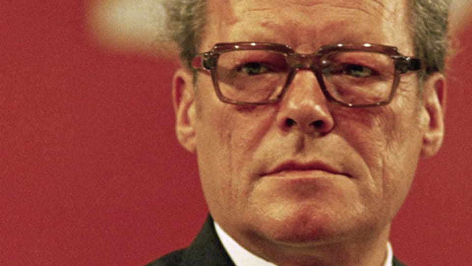 Im Hörbuch über Willy Brandt berichtet Jürgen Roth weder neutral noch objektiv, er schaut vielmehr mit seiner eigenen politischen Haltung auf die Geschichte der Bonner Republik zurück.