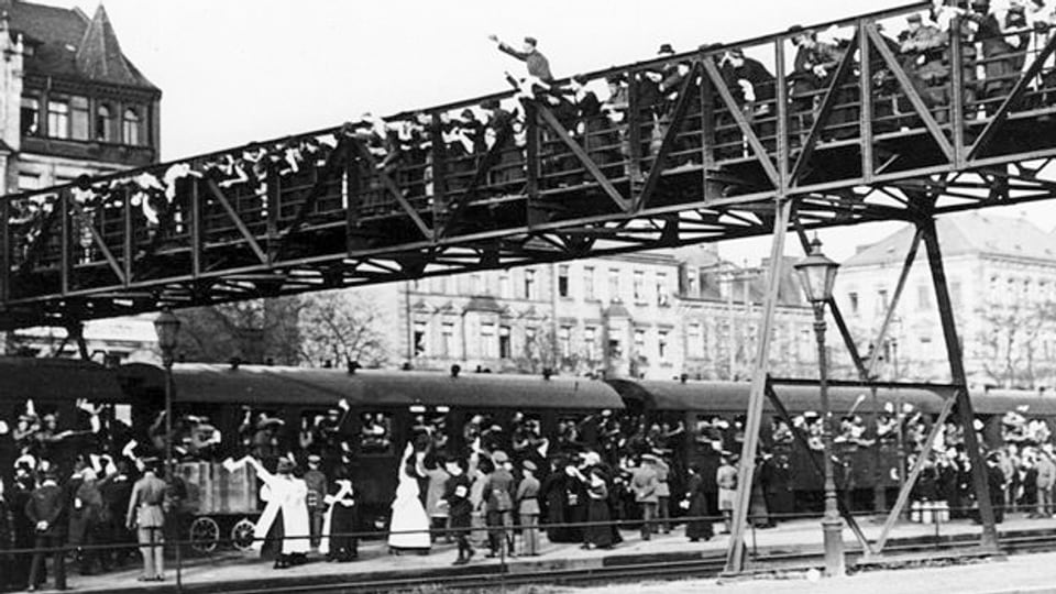 Deutsche Truppen verlassen den Hauptbahnhof Fürth, 1914