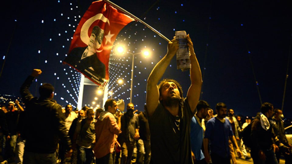 19 Autoren haben ihre Erfahrungen zu den Gezi-Protesten niedergeschrieben.