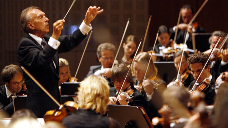 Der Dirigent Claudio Abbado leitet das «Lucerne Festival Orchester» zum 10-jährigen Jubiläum des Konzertsaals im KKL, 2008