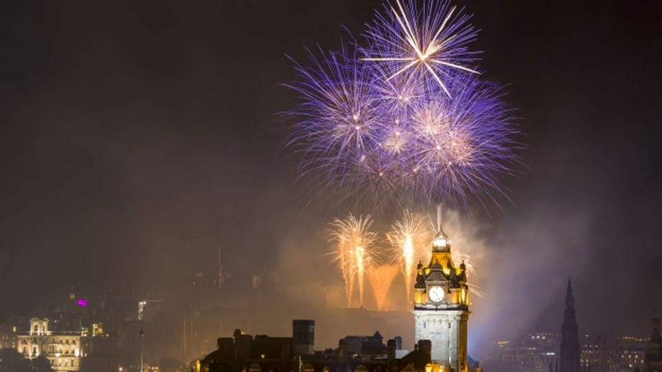Ein Feuerwerk über dem Edinburgh International Festival.