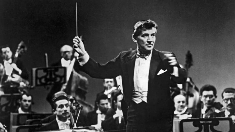 Der Dirigent Leonard Bernstein im Jahr 1961