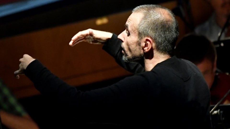 Der Dirigent Constantinos Carydis bei einer Probe im Rahmen der Salzburger Festspiele 2018.