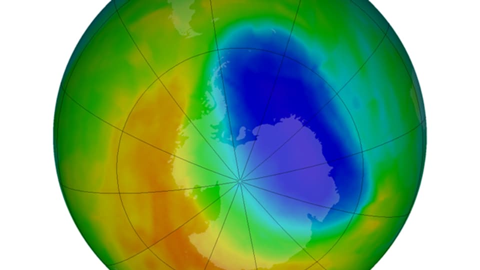 Das Ozonlock schrumpft, doch Forscher weisen in der Atmosphäre nach wie vor Spuren der seit langem verbotenen FCKW nach.