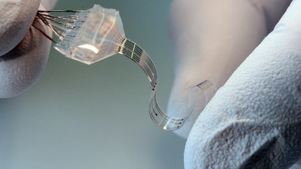 Das e-Dura-Implantat ist bemerkenswert flexibel und verliert dabei seine Leitfähigkeit trotzdem nicht.