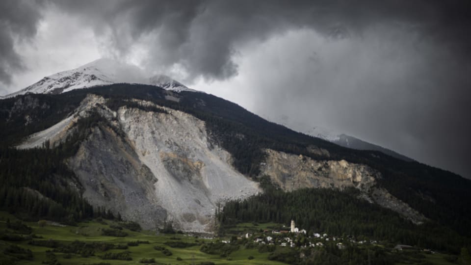 Ein Felsvolumen von zwei Millionen Kubikmetern über dem Dorf Brienz (GR) bewegt sich zurzeit sehr stark.