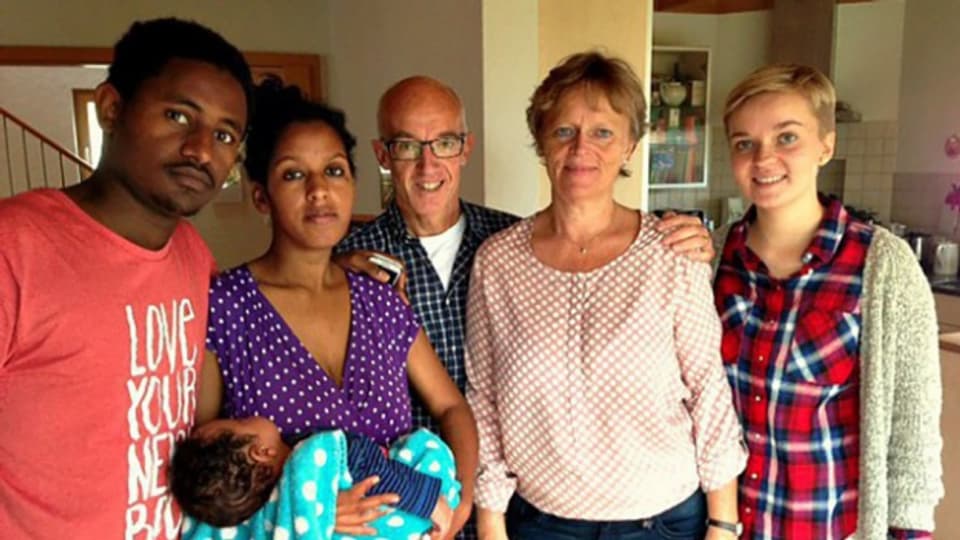 Familie von Siebenthal mit ihren eritreischen Gästen.