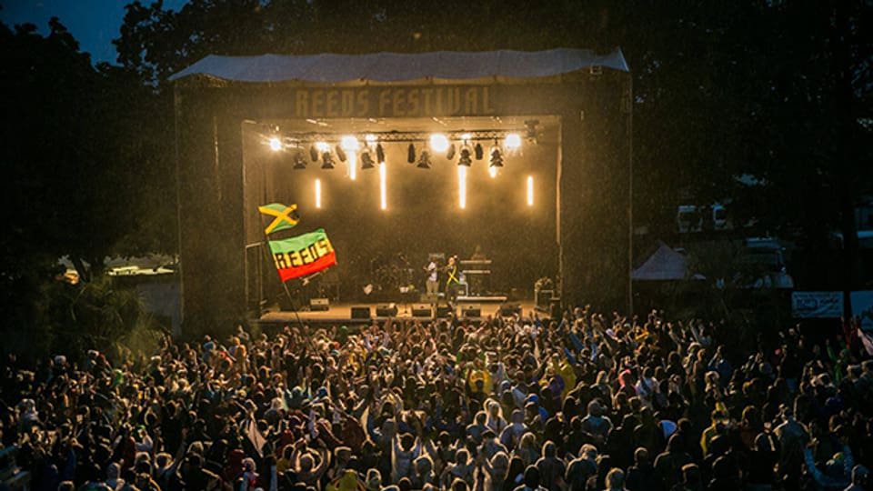 Das Reeds Festival in Pfäffikon (ZH) ist das grösste Schweizer Reggae Festival und findet am letzten Julis-Wochenende statt.