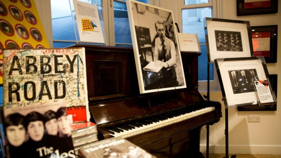 Auch im Abbey Road Shop wird an den legendären Produzenten der Beatles erinnert.