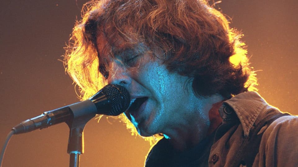 Quer durch die Pearl Jam-90er: Eddie Vedder am 23.06.2000 im Hallenstadion Zürich.