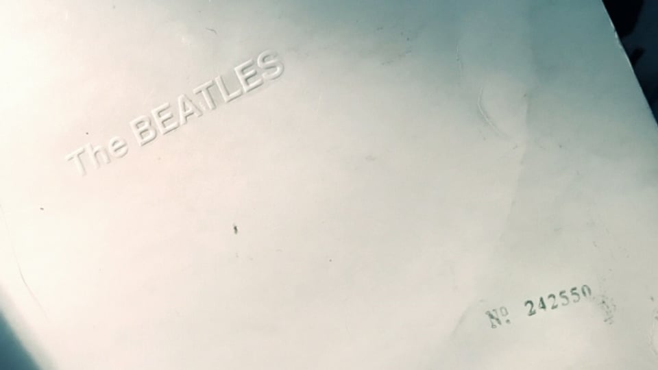 Das «White Album» der Beatles mit der Nummer 242550 aus der Sammlung von DJ Pesa