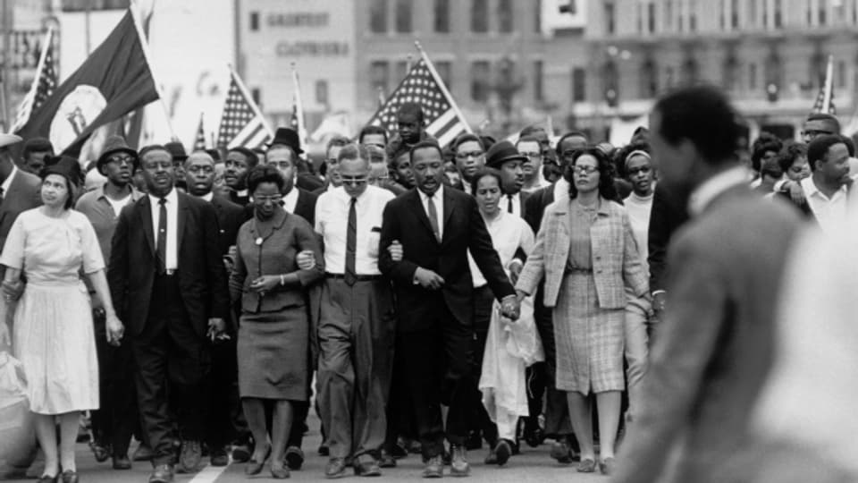 1965: Martin Luther King, Jr. auf dem Friedensmarsch von Selma nach Montgomery, Alabama