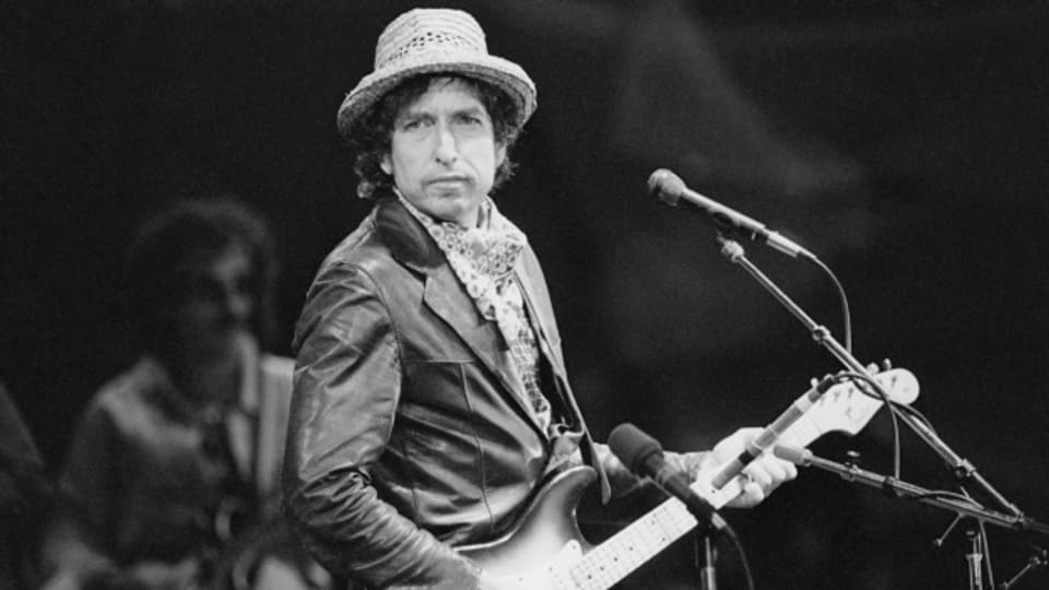 Der amerikanische Singer-Songwriter Bob Dylan bei seinem Auftritt im Basler St. Jakob-Park Stadium am 1. Juni 1984.