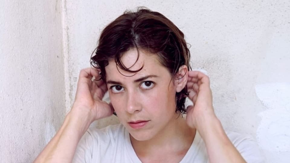 Daniela Weinmann ist als Odd Beholder zum Soloprojekt gechrumpft, mit dem Debütalbum «All Reality is Virtual» dafür grösser den je.