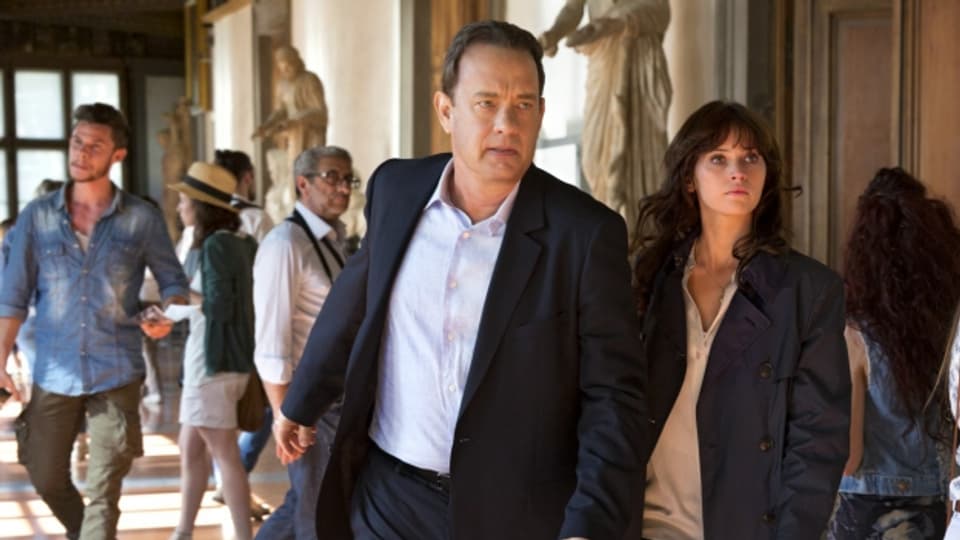 Robert Langdon (Tom Hanks) und Sienna Brooks (Felicity Jones) hetzen durch Florenz.