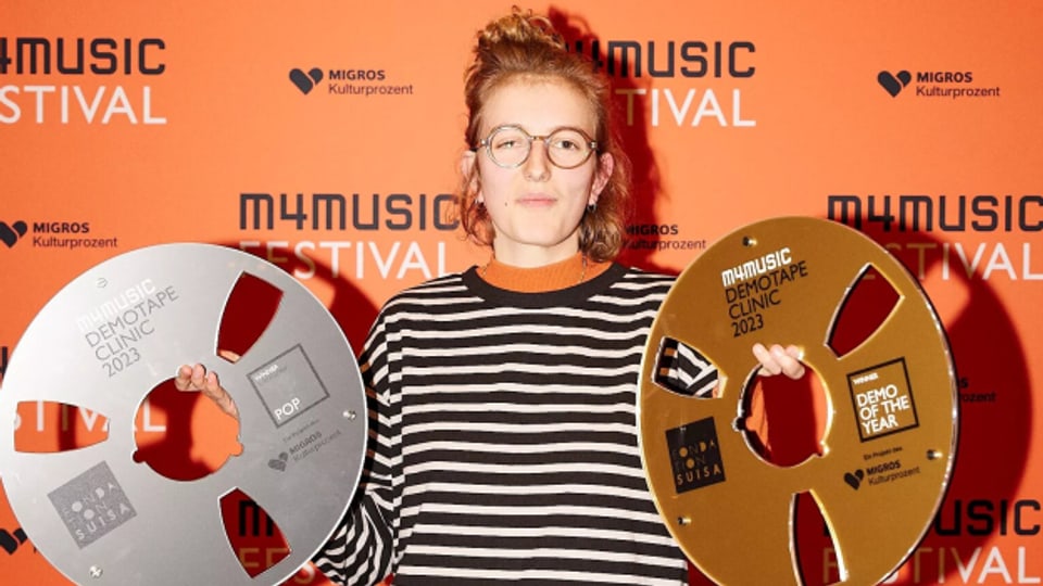 Die Bielerin Anuk Schmelcher gewinnt mit ihrem Song «Power» den Hauptpreis «Demo of the Year 2023» am Entdecker- und Nachwuchsfestival M4music in Zürich.