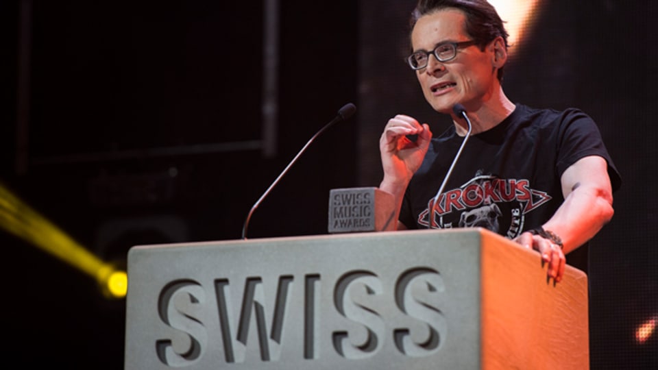 Roger Köppel als Laudator für Krokus an den Swiss Music Awards.