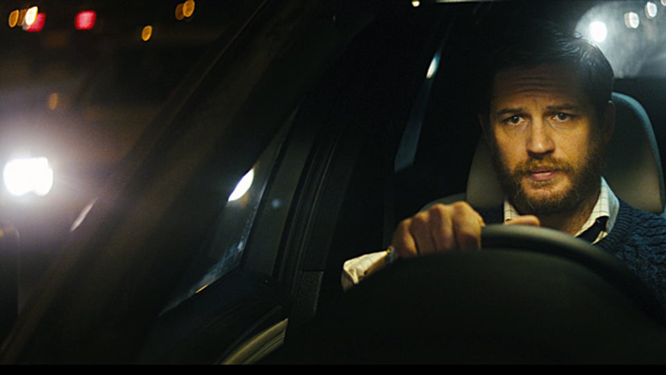 Ivan Locke (Tom Hardy) sitzt in seinem BMW und glaubt, das Richtige zu tun.