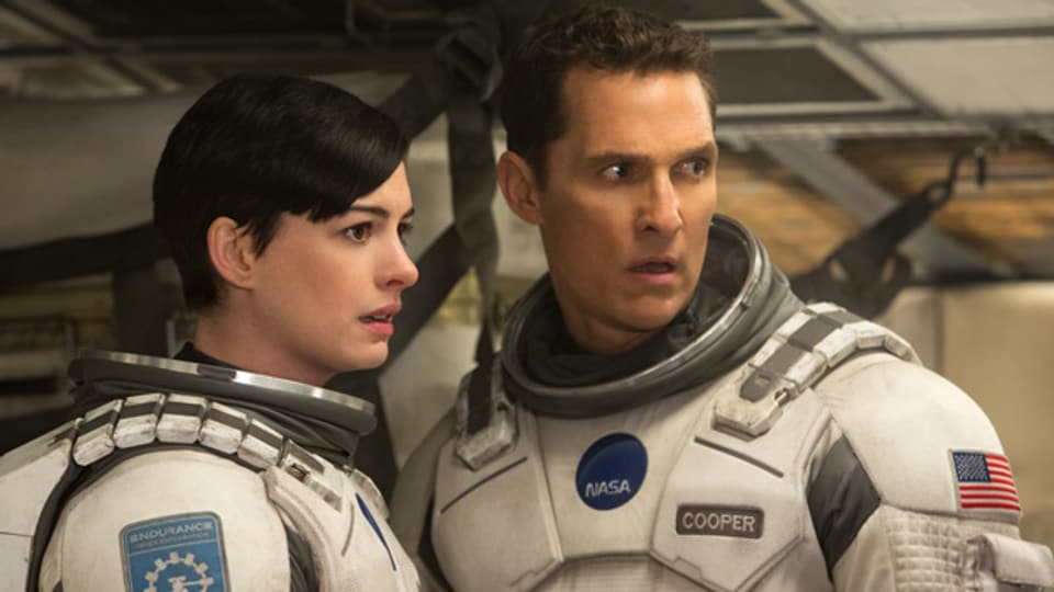 Cooper (Matthew McConnaughy) und Amelia (Anne Hathaway) wollen die Menschheit retten.