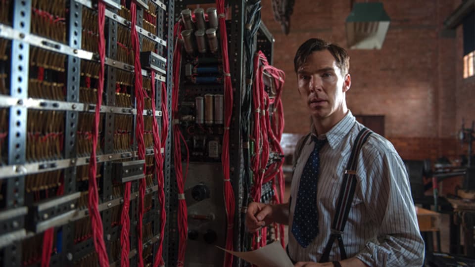 Was denkt wohl Alan Turing (Benedict Cumberbatch) angesichts seines Kabelsalats?