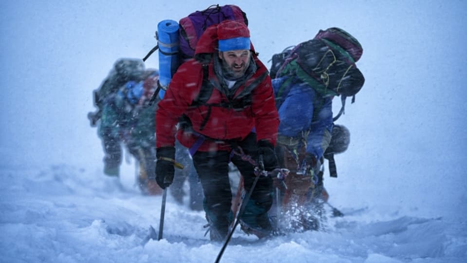 Bergführer Rob Hall (Jason Clarke) und seine Gruppe geraten am Mount Everest in ein Unwetter.