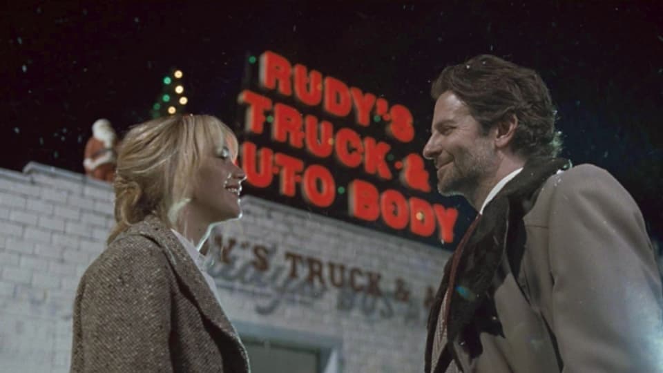 Joy (Jennifer Lawrence) kann zum Teleshopping-Sender von Neil Walker (Bradley Cooper).