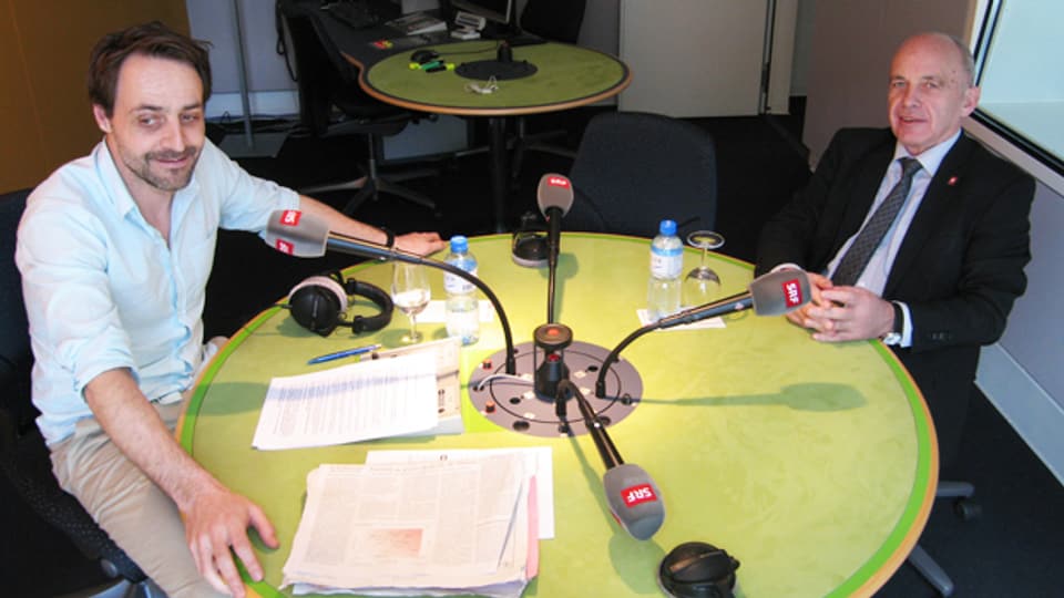 Dominic Dillier und Bundespräsident Ueli Maurer im Radiostudio Bern.