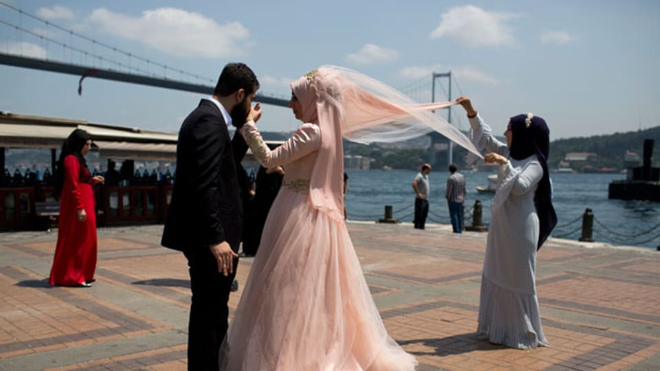 Frischvermähltes Paar in Istanbul