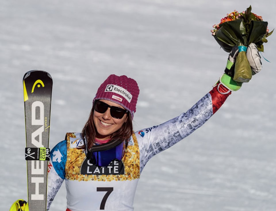 Wendy Holdener holt im Frauen-Slalom in St.Moritz auch noch die Silbermedaille - nach Gold in der Kombination.