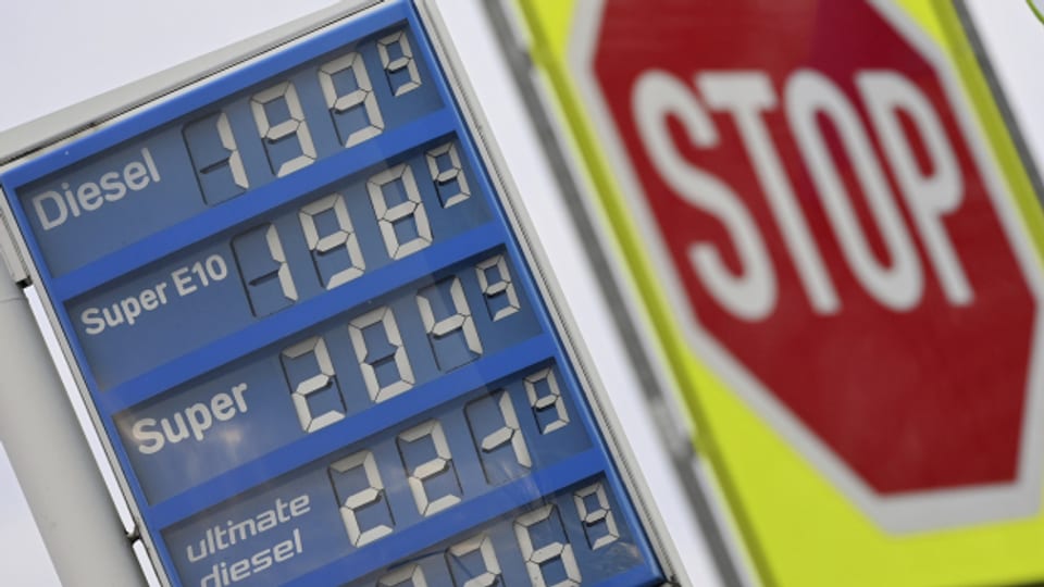 Die Ölpreise klettern auf ein neues Rekordniveau. Das bekommen in diesen Tagen vor allem Automobilisten zu spüren.