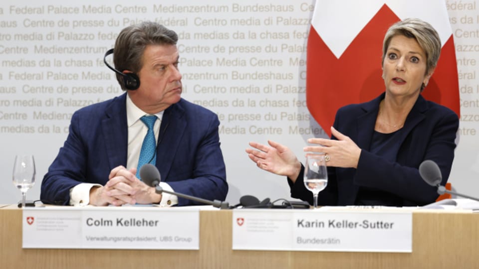 Am 19. März erläuterte Finanzministerin Karin Keller-Sutter die Details zur Übernahme der CS durch die UBS. Neben ihr sitzt UBS-Präsident Colm Kelleher.