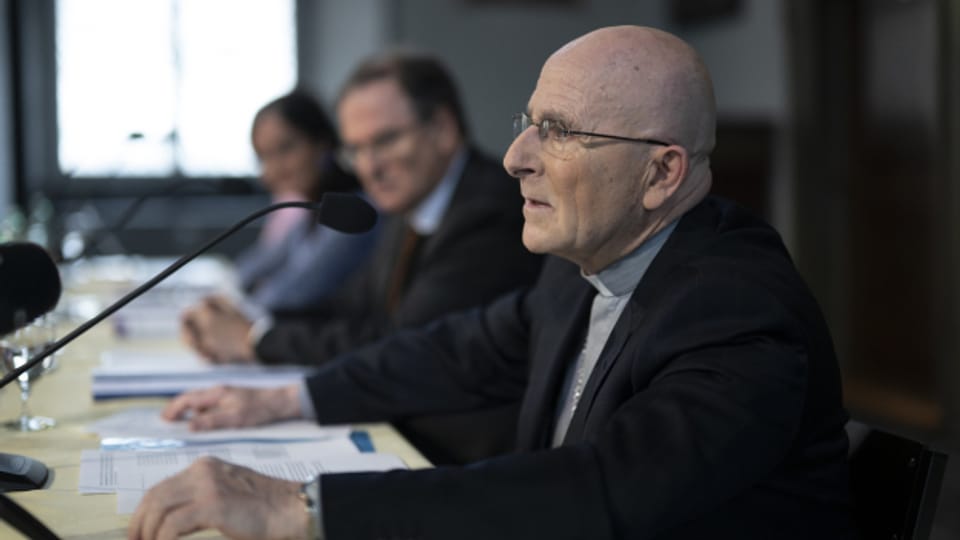 Der Churer Bischof und Sonderermittler Joseph Bonnemain hat gegen mehrere Personen kirchenrechtliche Untersuchung eingeleitet.