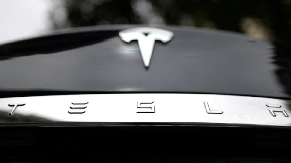 Tesla will offenbar massiv Stellen abbauen.