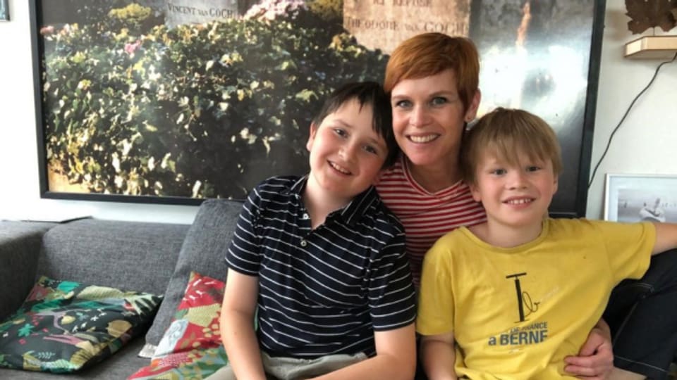 Sandra Boner (46) mit ihren Söhnen Nelson (10) und Miles (9).