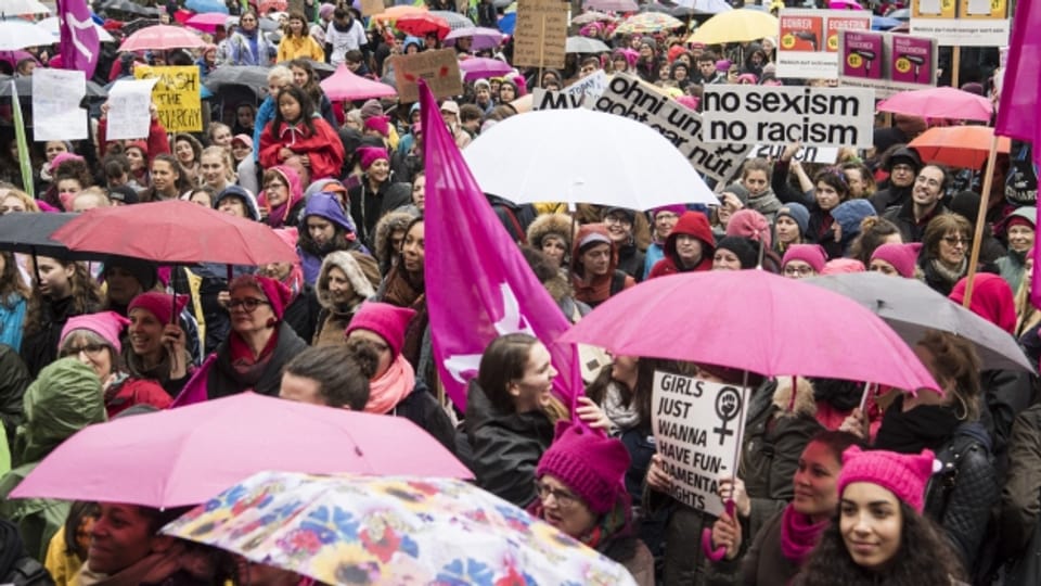 Pinke Pussyhats am Womans March in Zürich